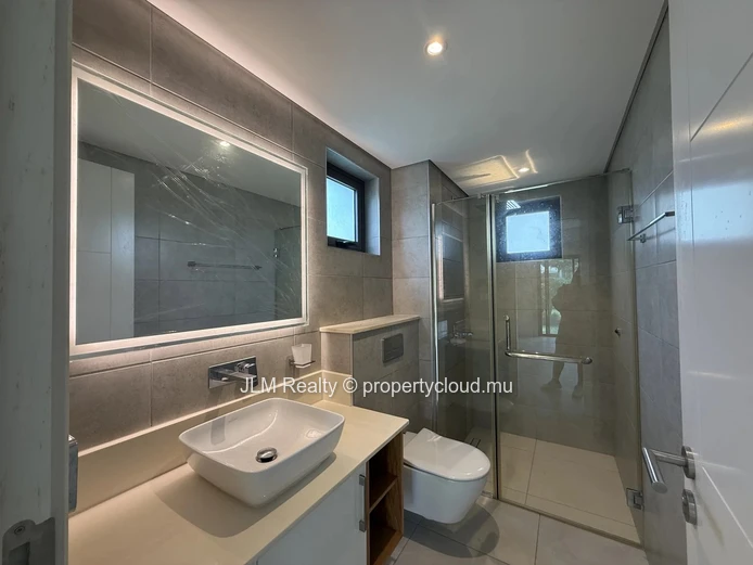 À Vendre : Appartement de 2 Chambres à Pointe aux Canonniers, Maurice