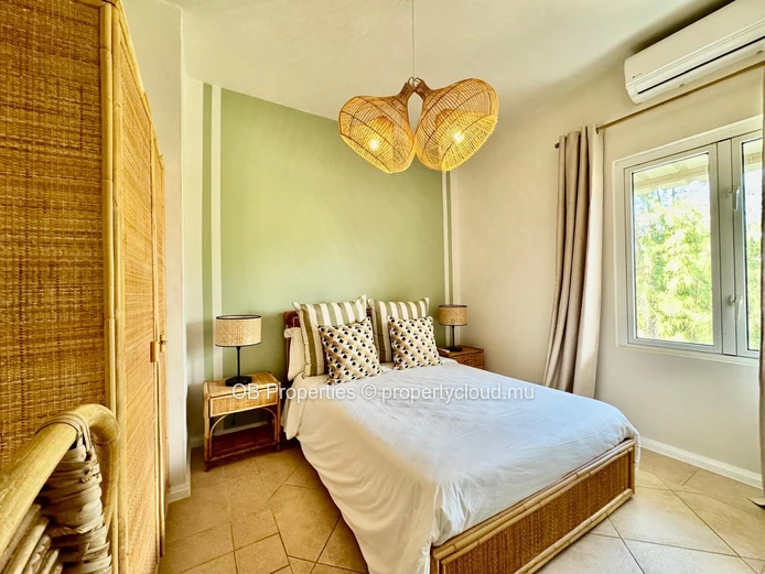 Charmant Penthouse avec Terrasse Privative au Cœur de Bain Bœuf