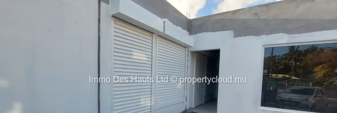 commercial outlet for long term rental Surinam 