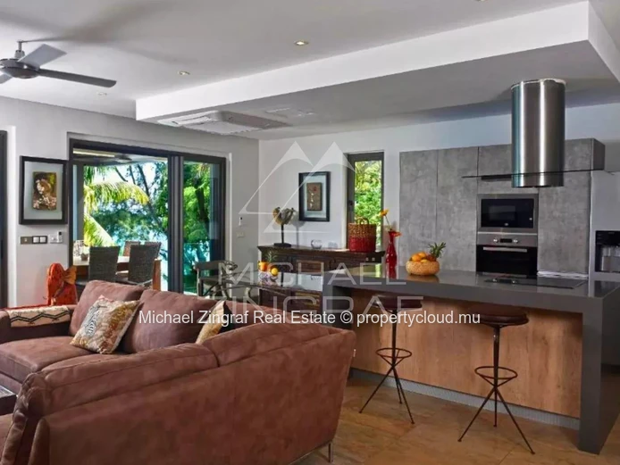 Elegant 2-Bedroom Beachfront Apartment in Pereybere