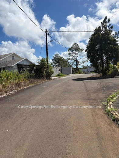 529 m² Hermitage Plot — Paved Road, Near Schools & Shops