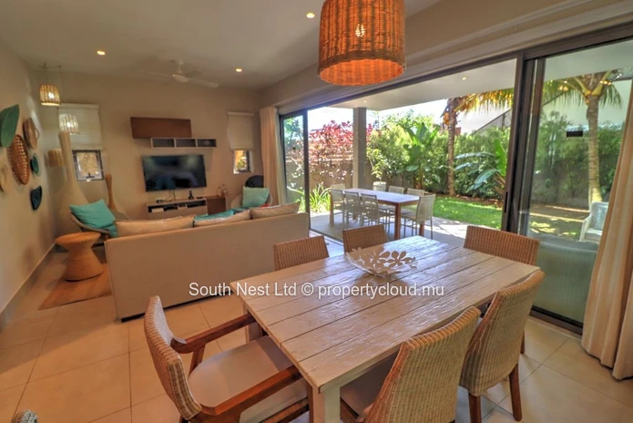 Modern 3-bed apartment with garden and private access to the beach of Pointe d'Esny.  