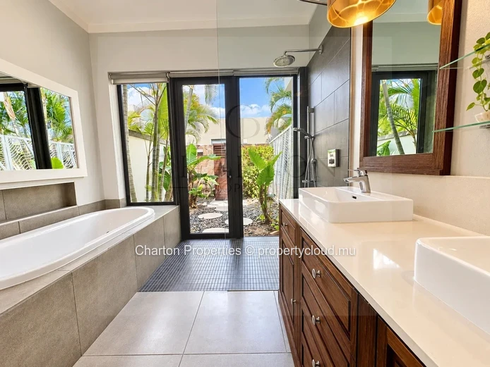 Villa 3 chambres en suite - Le raffinement tropical à Royal Park