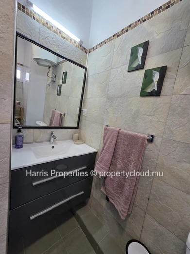 Appartement moderne au premier étage à louer à Pereybere