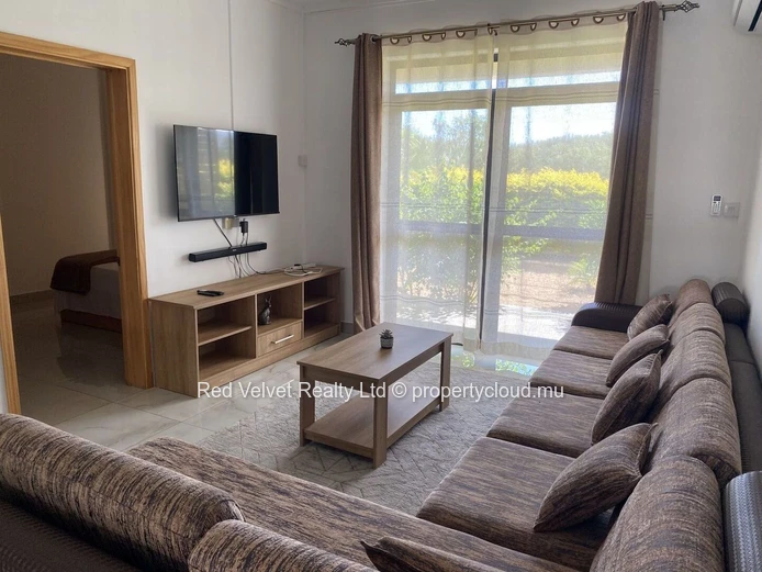 Appartement de 2 chambres au rez-de-chaussée à louer – Flic en Flac | Jardin | Rs 43,000