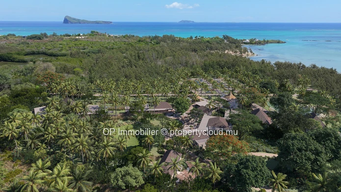 4-Bedroom Luxury Villa with Private Pool in Cap Malheureux