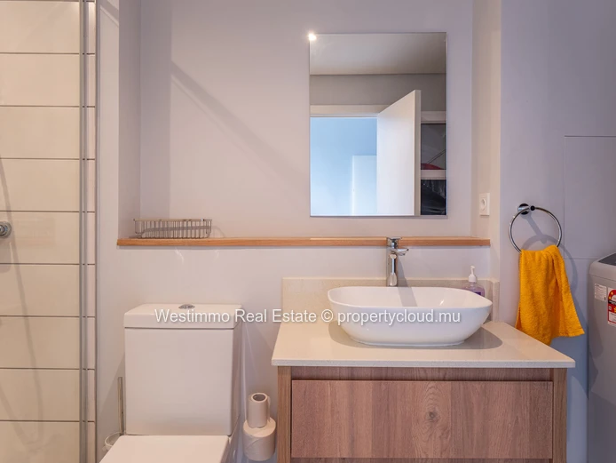 2-bedroom apartment with unobstructed views for rent in Cascavelle, Flic en Flac