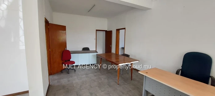 Local Commercial - 186 m² Port Louis - Center 