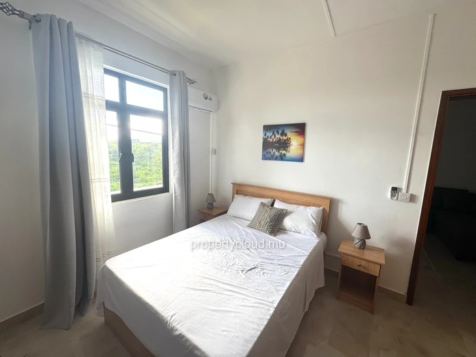Flic en Flac à louer récent appartement 2 chambres avec piscine, salle de sport, ascenseur et parking couvert situé d...