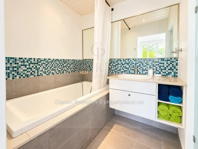 Appartement deux chambres avec terrasse et piscine privative à Bain-Bœuf