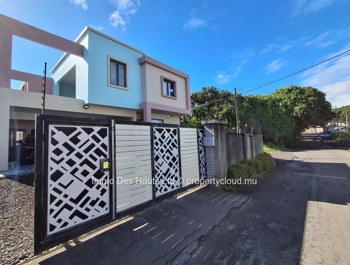 Maison meublée de 5 chambres à vendre – Allée Brillant, Floréal