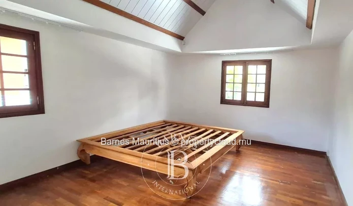 POINTE AUX CANONNIERS – Élégante villa côtière avec piscine et jardin – 4 chambres