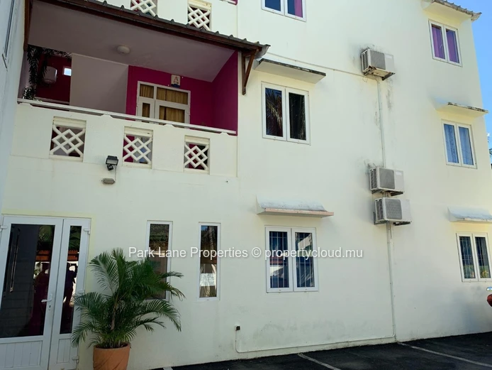 Beau Complexe de 6 appartements