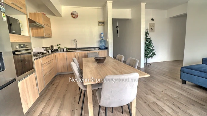 Appartement 2 pièces de 115m², idéalement situé au centre de Curepipe.