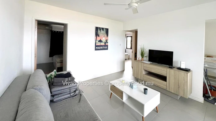 Building for sale in Trou aux Biches, 780m² living space, 671m² of land, shared pool, close to the beach and shops, 8...