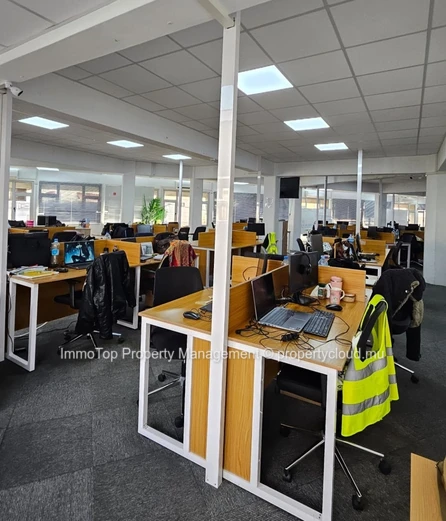 ESPACES DE BUREAUX À LOUER à QUATRE BORNES