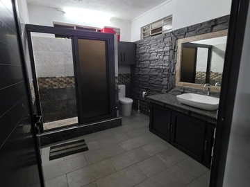 5 Bedroom Villa