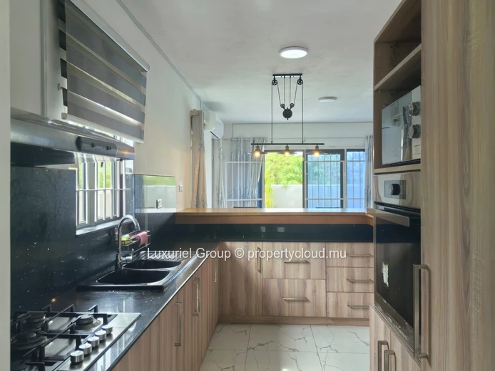 Villa Spacieuse avec Piscine Privée, Rooftop et Sécurité – Mont Choisy