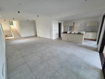 4 Bedroom Townhouse, Duplex