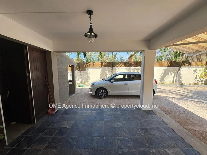 Bright and Spacious Home with Pool – Morcellement Les Multipliants