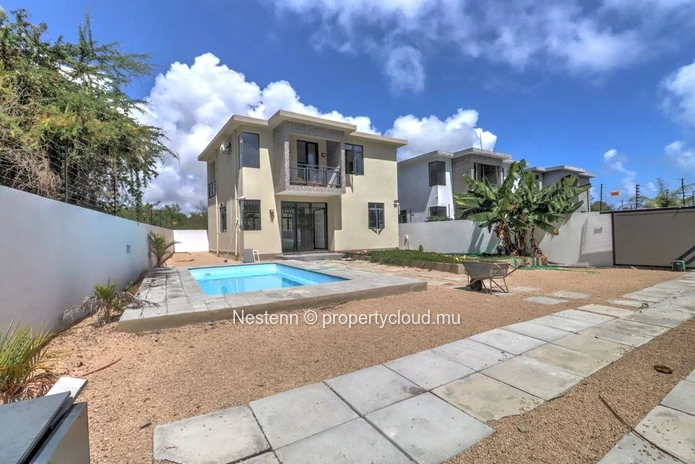 Modern duplex villa with 3 bedrooms close to amenities