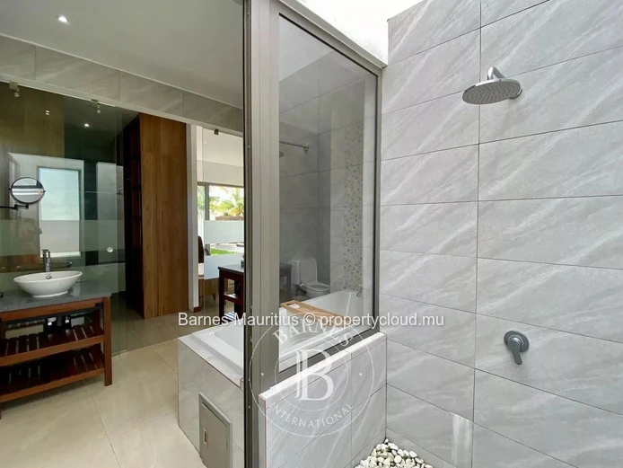 GRAND BAIE - Villa neuve meublée avec piscine - 4 chambres