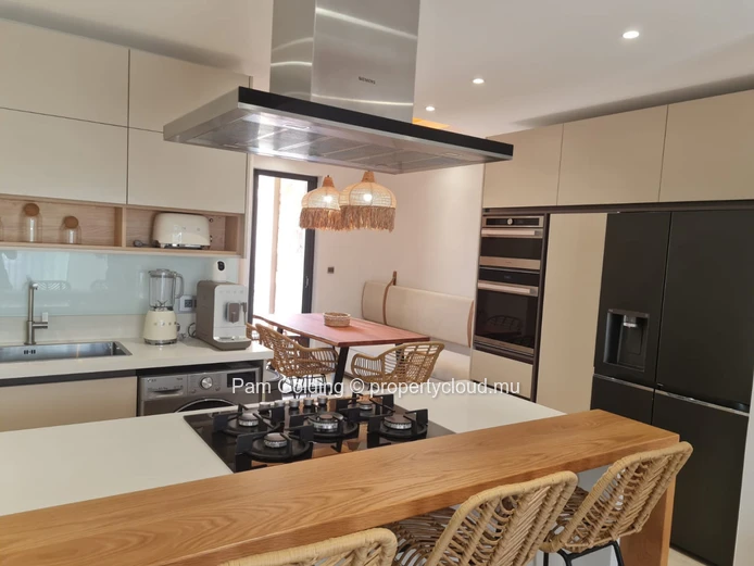 Located within the highly sought-after Waterway Residence Apartments. (Sole Mandate)