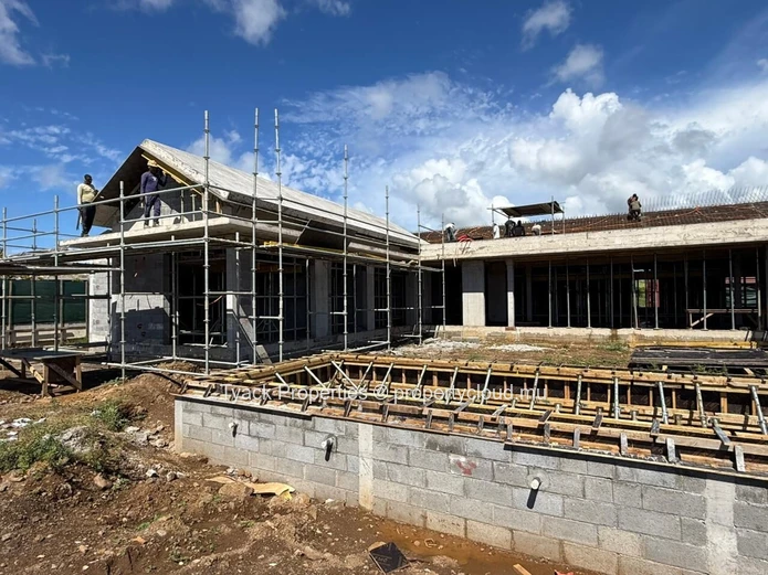 Luxury 5-Bedroom Golf-Front Villa with Pool in the North