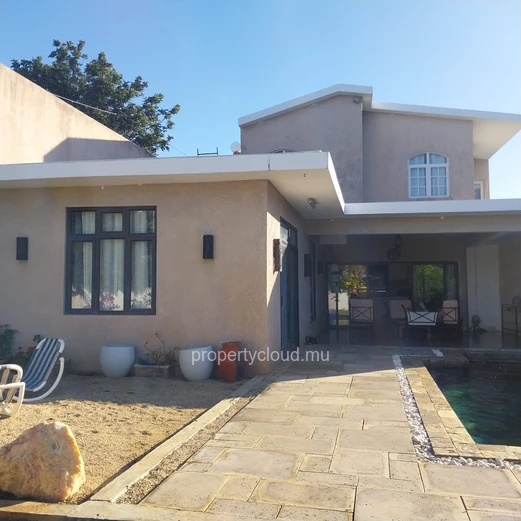 For sale a character villa with 4 bedrooms in Bain Bœuf, 3 minutes walk from the beach.
