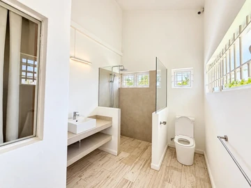 5 Bedroom Villa