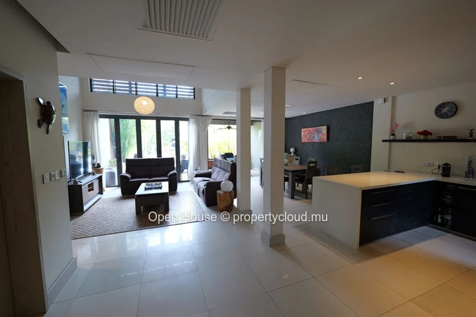 Duplex 3 chambres avec piscine privée à vendre à Rivière Noire