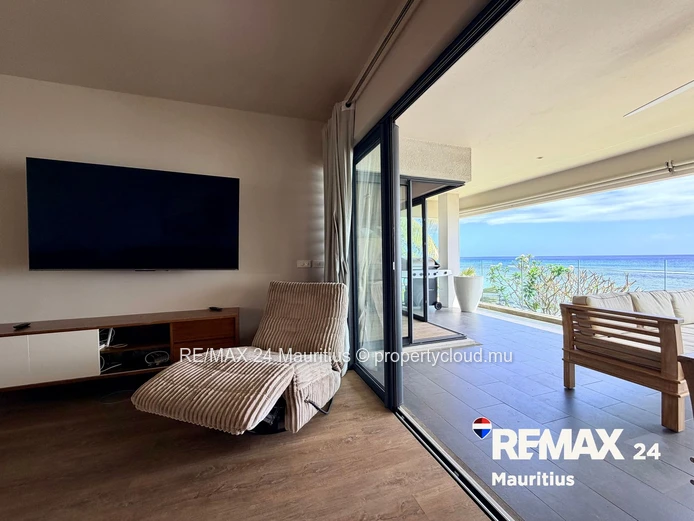 Beachfront Apartment with Unobstructed Ocean Views in Tamarin