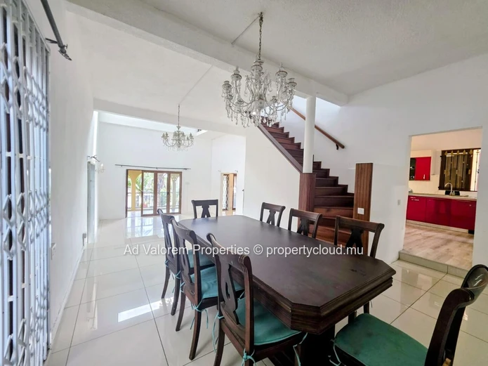 For Sale – Stunning 370 m² Home with Sea View