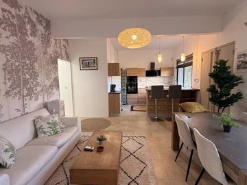 6 Bedroom Villa