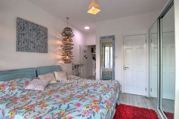 Modern 3-bedroom apartment just steps from the beach 