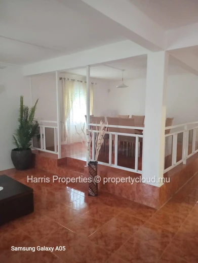 Villa entièrement rénovée à louer à Roches Noires