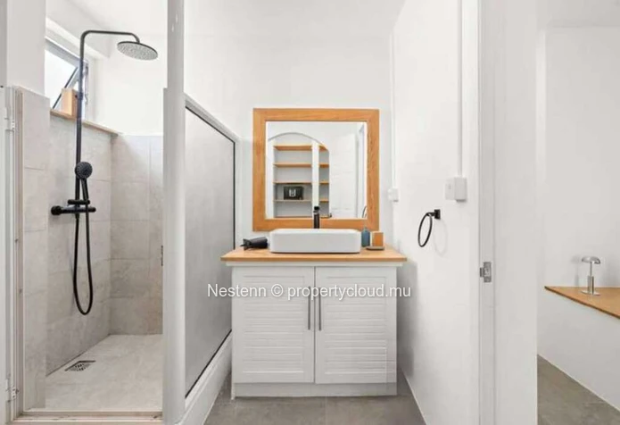 Charming and bright 4 bedroom semi-detached villa