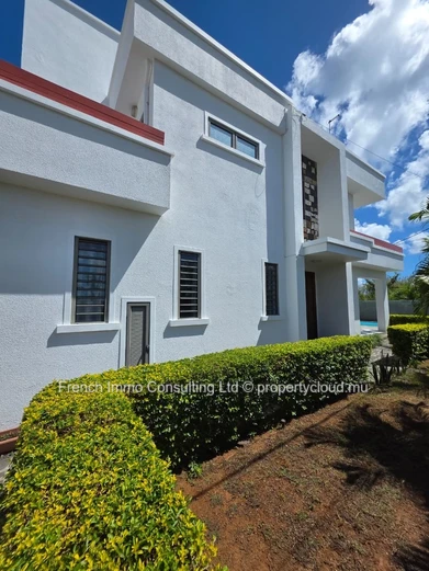 Belle villa moderne de 4 chambres a mon choisy