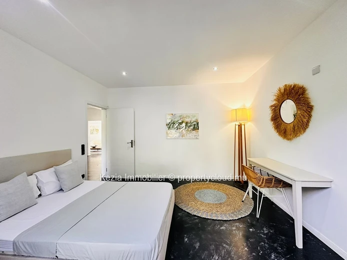 Contemporary Villa In The Heart Of An Exceptional Garden