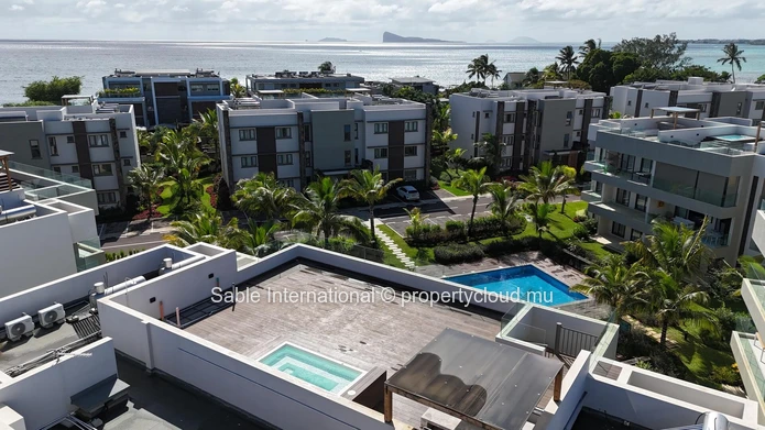 Luxury Penthouse with Sea Views & Rooftop terrace pool.