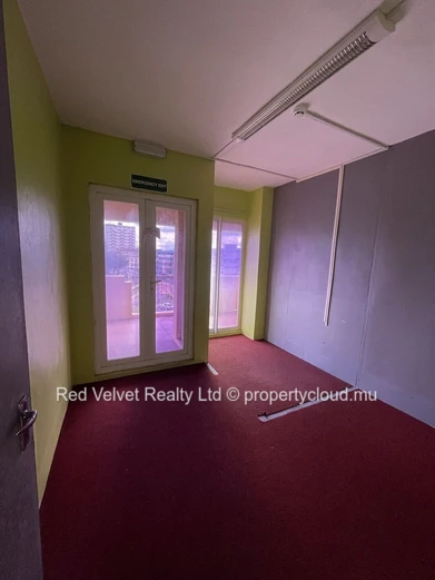 Large 4,000 sqft Office with Wraparound Balcony – Ideal for Call Centre | Quatre Bornes