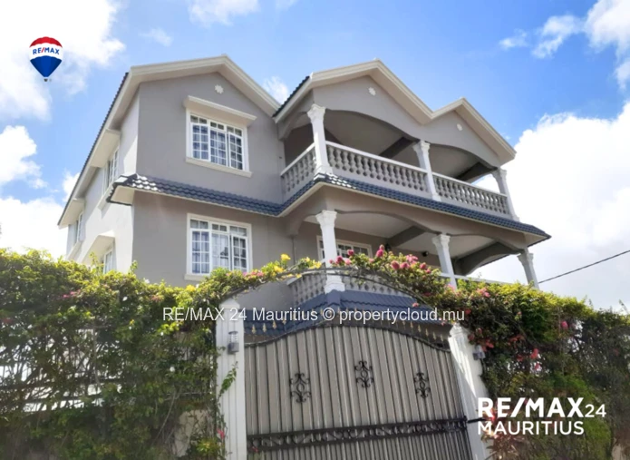 3 bedroom double story home with sea view