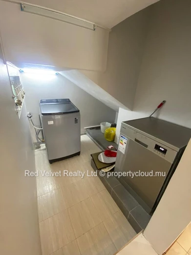 4-Bedroom Villa for Rent in Pereybère | Pool | Secure Residence