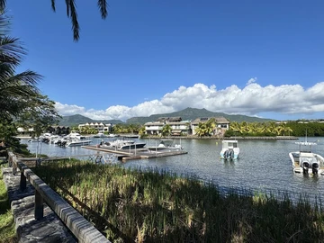 Elegant Lagoon-Level Apartment in Black River – Garden, Light & Privacy