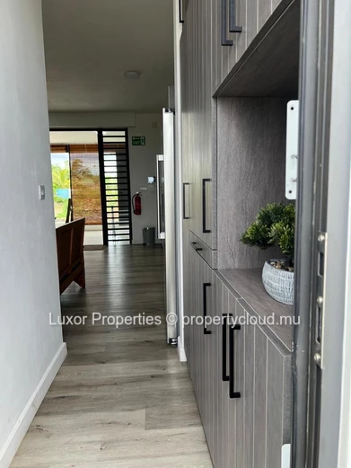 À Louer | Spacieux Appartement Sécurisé De 3 Chambres À Albion