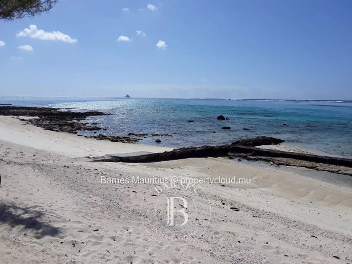 BLUE BAY - Beachfront apartment - 2 bedrooms