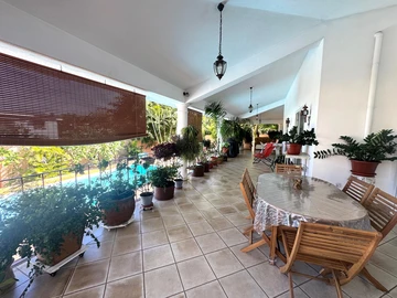 5 Bedroom Villa