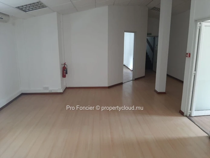 Ground floor office for rent in Port-Louis - Colonial-style (Sole Mandate)