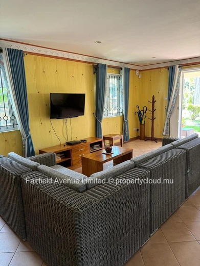 Villa meublée à louer à Bain Boeuf, Pereybere. 150m², 4 chambres, extérieur avec piscine commune, proche de toutes co...
