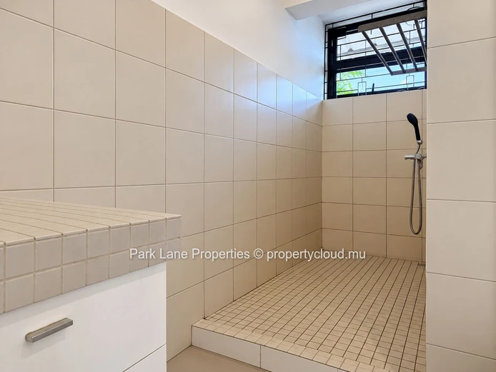 Spacieuse maison de 4 chambres avec piscine et grand jardin